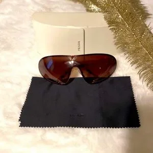?PRADA?Catwalk Shield Sunglasses Brown Gradient lenses Prada - PR 15WS Sunglasses | Specs Collective main image 2